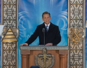 David Miscavige, Président du conseil d’administration du Religious Technology Center et chef ecclésiastique de la religion de Scientologie, a inauguré la nouvelle Église de Scientologie de Québec.