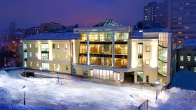 L’Église de Scientologie de Moscou
Le nouveau foyer de l’Église de Scientologie de Moscou est situé dans le quartier du jardin central de la ville, à 1500 mètres seulement de la place Rouge. Ce nouveau bâtiment abrite la principale Église de Scientologie dans la fédération de Russie.