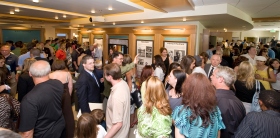 Les scientologues et invités ont visité le centre d’information public de la nouvelle Église avec ses écrans multimédias illustrant les croyances de la Scientologie et la vie de son fondateur L. Ron Hubbard.