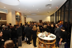 Après la cérémonie d’inauguration du bâtiment rénové du 2761, avenue Emerson, les personnes présentes ont visité la nouvelle Église de Scientologie et Celebrity Centre de Las Vegas.
