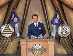David Miscavige, chef ecclésiastique de la religion de Scientologie, a présidé la cérémonie d’ouverture officielle de l’Église de Scientologie de Dallas, et a dit que les rêves de liberté spirituelle du Texas allaient finalement pouvoir se réaliser.