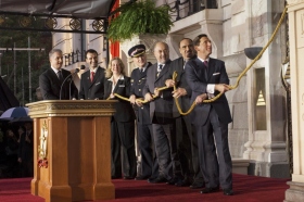 Parmi ceux qui se sont joints à David Miscavige sur la scène lors de l’inauguration, il y avait l’inspecteur en chef de la police de Londres, un conseiller municipal de la Cité de Londres et un représentant de l’Organisation des Nations Unies.